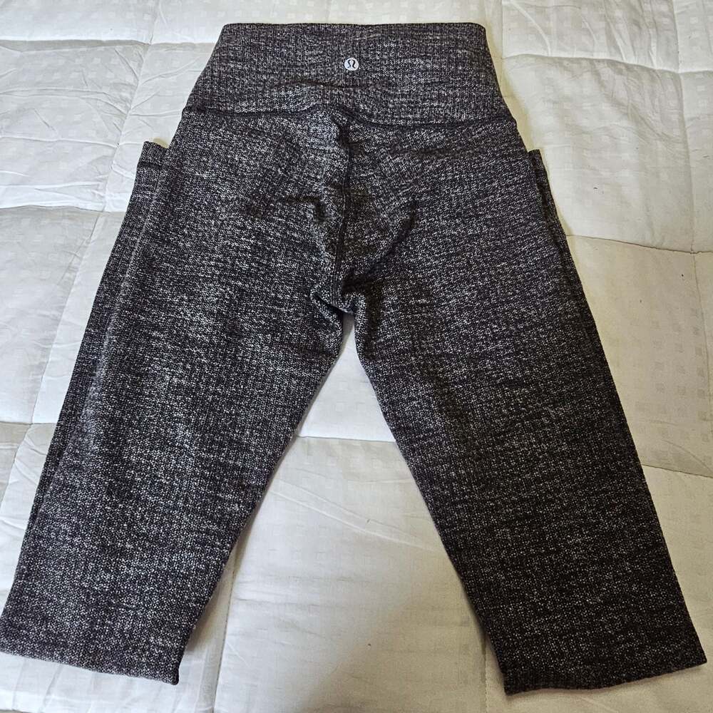 Lululemon Crop Leggings Size 4 Gray Black Heathered Yoga Athletic Pants - Picture 2 of 4